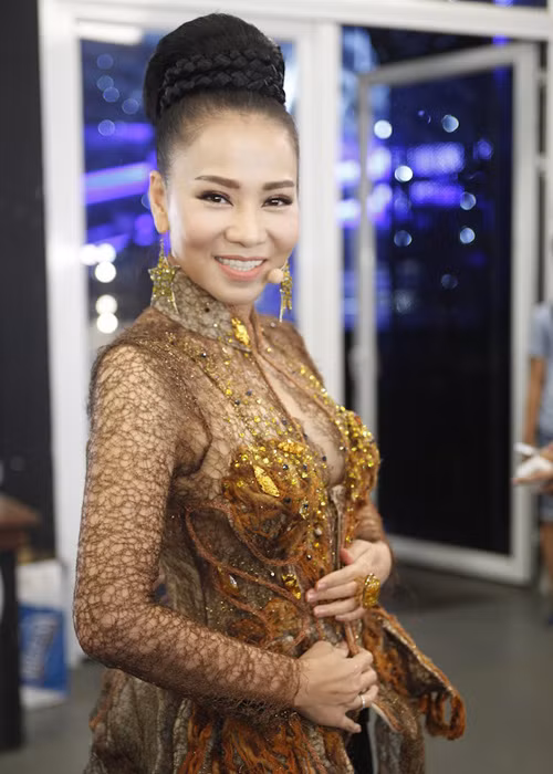 Trước đêm gala đầu tiên của chương trình, Thu Minh đã dành thời gian trực tiếp hướng dẫn các thí sinh chuẩn bị các tiết mục. 