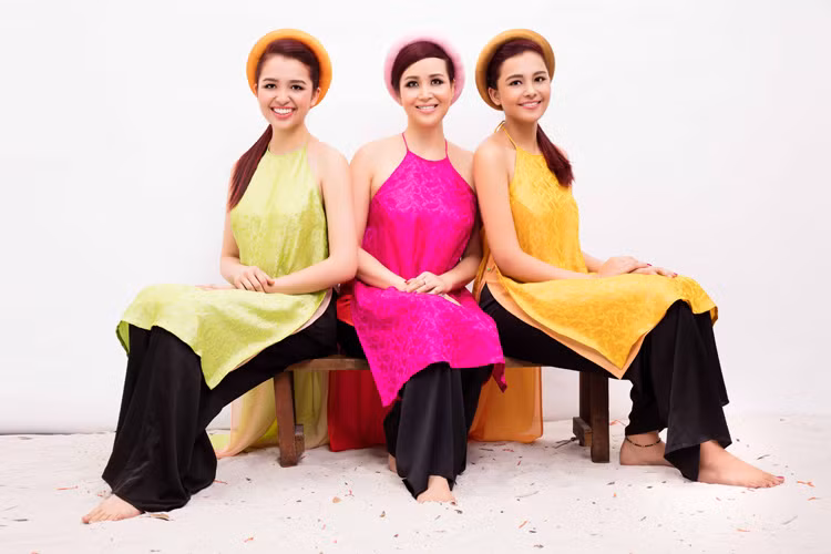 Loat anh gia dinh cua hoa hau hanh phuc nhat Viet Nam-Hinh-10
