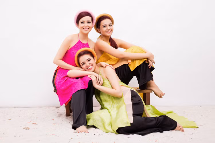 Loat anh gia dinh cua hoa hau hanh phuc nhat Viet Nam-Hinh-11