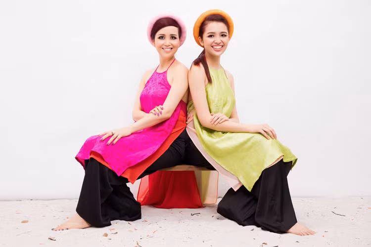 Loat anh gia dinh cua hoa hau hanh phuc nhat Viet Nam-Hinh-14