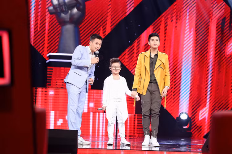 Kết thúc tập 1 vòng giấu mặt The Voice Kids, ngoài Khánh Ngọc, Noo Phước Thịnh còn chiêu dụ được Chu Tuấn Ngọc và Nguyễn Linh Nhi.
