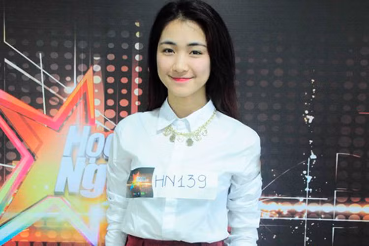 Hòa Minzy sinh năm 1995, đến từ Bắc Ninh. Trước khi tham gia chương trình Học viện Ngôi sao 2014, cô được xem là một hiện tượng trong làn sóng cover nhạc. 