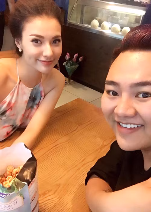 So với thời điểm trước khi mang bầu, Hồng Quế tăng cân nhẹ. Vì vậy, nhan sắc của cô vẫn khiến nhiều người mê mẩn.