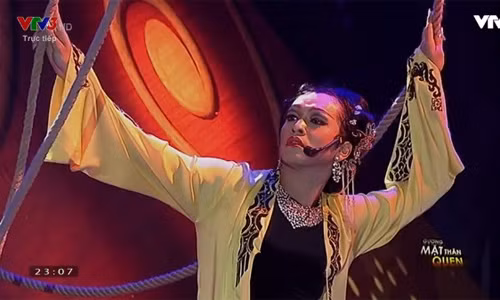 Cu dan mang bat binh Bach Cong Khanh doat giai quan quan