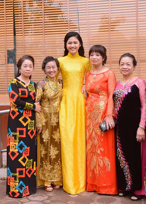 Dù thường được nhắc đến là em gái Á hậu Trà My nhưng Thanh Tú không cảm thấy khó chịu mà tự hào. (Ảnh: Zing) 