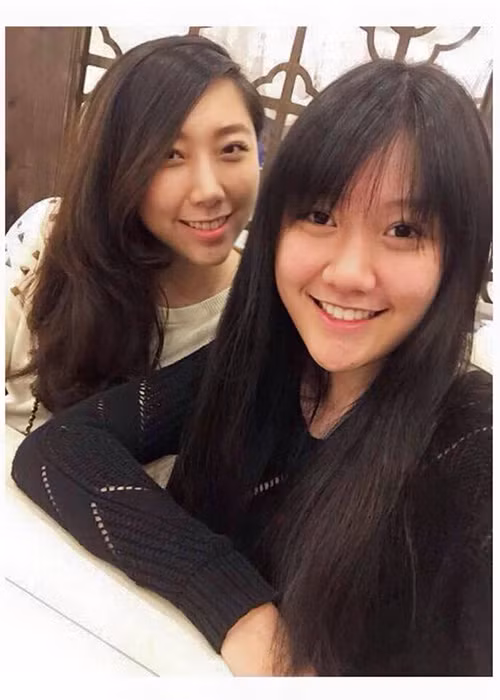 Ngoài Uyển Ân, Trấn Thành còn một cô em gái tên Huỳnh Mi. Hiện tại, Huỳnh Mi đang kinh doanh dưới sự hỗ trợ của người anh trai nổi tiếng.