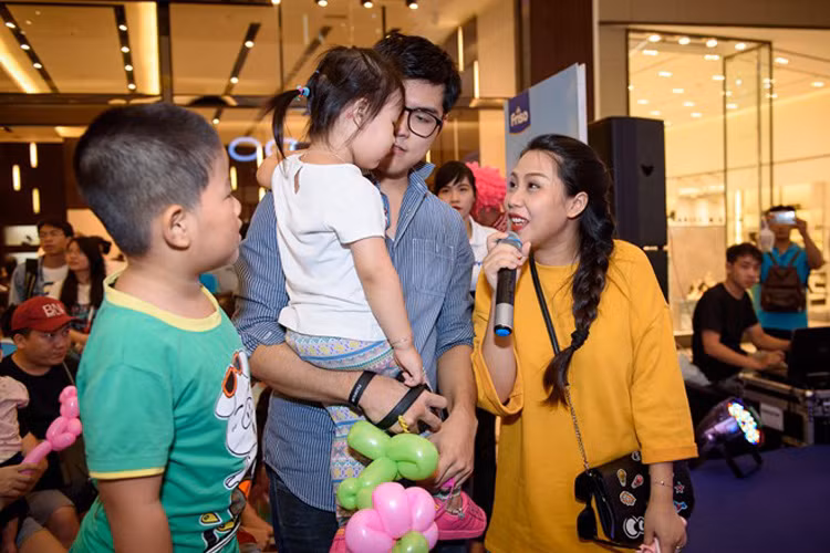 Vo Ly Hai di su kien sau 13 ngay sinh con-Hinh-11