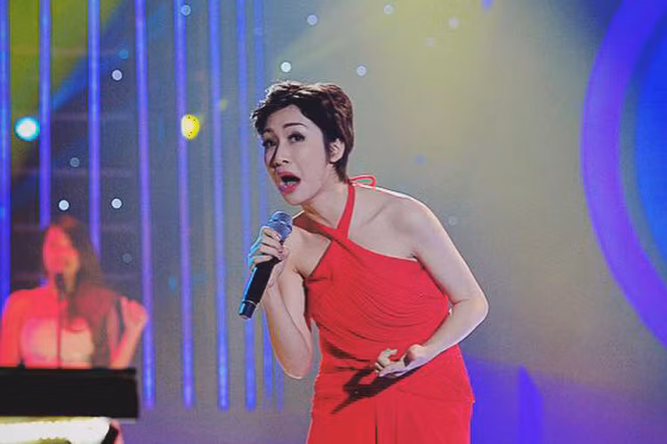 Nhin lai chang duong cua Hoa Minzy trong Guong mat than quen