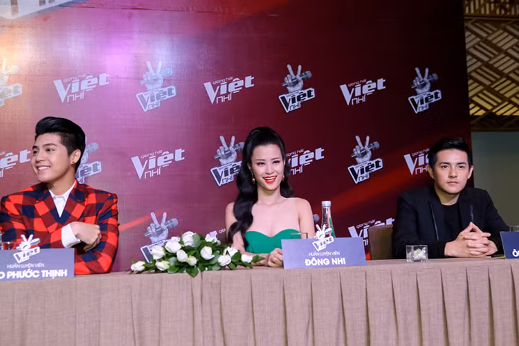 Tương tự, thí sinh nào đã lọt vào Vòng Liveshow và bị loại, nếu được bình chọn nhiều nhất sẽ được trở lại đêm chung kết để tranh giải quán quân cùng với top 3. Thí sinh này còn có quyền chọn lại huấn luyện viên cho mình ở đêm cuối cùng này.