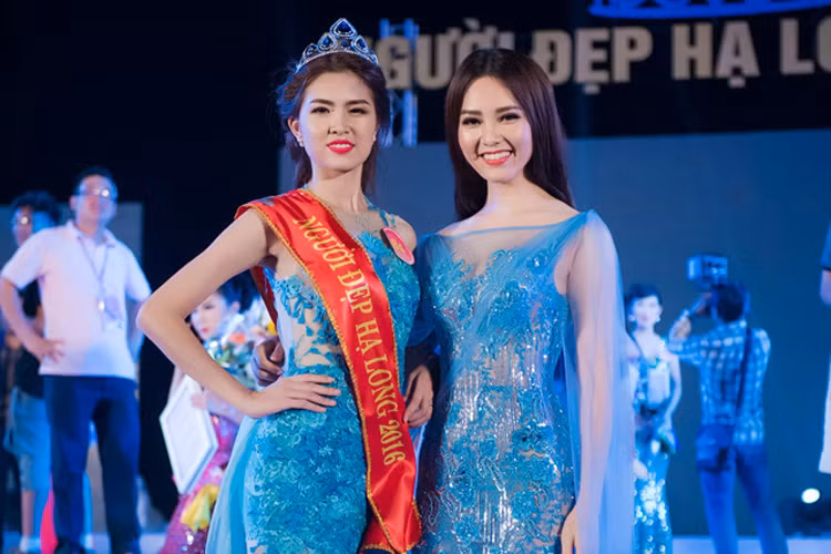Vũ Thị Vân Anh (trái) đoạt danh hiệu Người đẹp Hạ Long 2016. Khán giả cuộc thi Hoa hậu Việt Nam 2016 ưu ái Vân Anh vì cho rằng cô là bản sao của Á hậu Thụy Vân. 