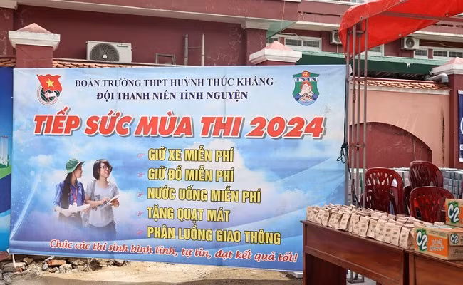 Pho Thu tuong kiem tra cong tac to chuc thi tot nghiep THPT tai Nghe An-Hinh-3