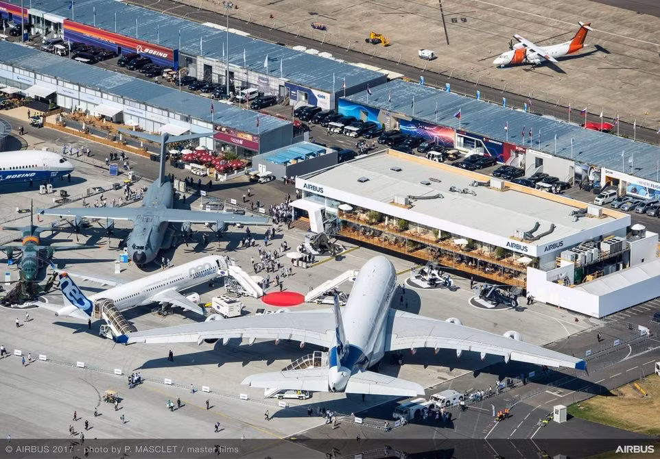 Paris Air Show lần thứ 52 chính thức mở cửa từ ngày 18-25/6/2017 qui tụ hàng trăm loại phi cơ hiện đại trên thế giới, bao gồm cả các máy bay quân sự tiên tiến bậc nhất hành tinh và máy bay chở khách dân sự khác. Nguồn ảnh: newatlas