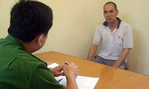 Phan no ke chem em dau tu vong khi dang cay lua