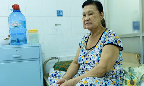 Cuu dien vien cai luong lai vay nong de nhap vien vi dot quy
