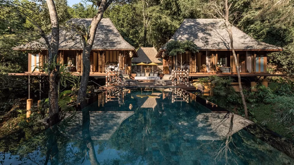 Thái Lan không chỉ phát triển du lịch bằng những tour giá rẻ, những khu buôn bán sầm uất hay nhà nghỉ bình dân. Hiện nay những khu nghỉ dưỡng cao cấp, đắt đỏ đang dần lên ngôi và trở thành điểm đến lý tưởng của nhiều du khách.