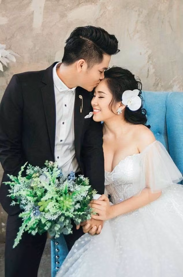 Dem tan hon cua Le Phuong va ong xa kem 7 tuoi co gi dac biet?-Hinh-3