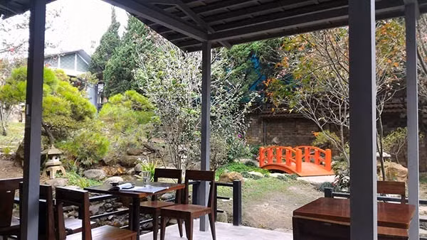 Đến đây bạn có thể nhâm nhi tách cà phê, trải mình với những trang sách yêu thích. Cũng có thể tụ tập bạn bè, gia đình với những câu chuyện "lang thang" không hồi kết.