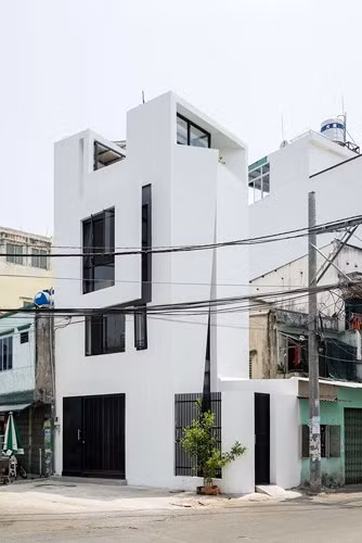 Ngôi nhà được xây dựng dành cho gia đình 2 thế hệ, đồng thời cho thuê tầng dưới để tăng nguồn thu nhập.