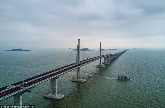Cây cầu sử dụng 420.000 tấn thép, đủ để xây dựng 60 tháp Eiffel.