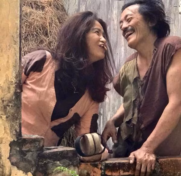 Dien sung, Giang coi bi dong nghiep danh chay mau mat-Hinh-2