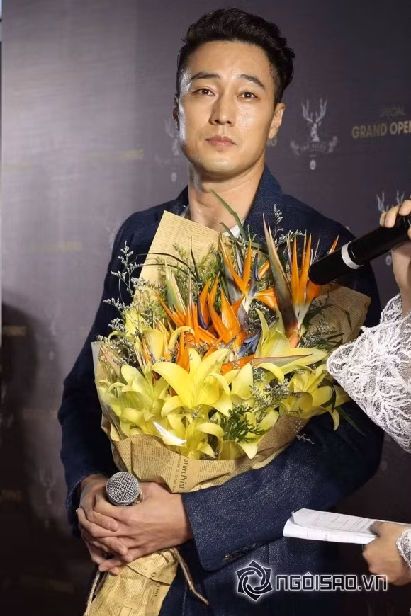 Nữ diễn viên Diệp Lâm Anh đã có những chia sẻ về các trục trặc trong sự kiện vừa qua cùng nhiều điều chưa ai biết về So Ji Sub trong lần tới thăm Việt Nam.