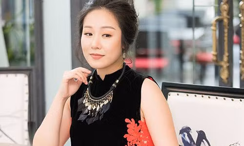 Bat ngo voi giong hat cua Hoa hau Ngo Phuong Lan