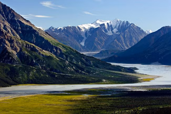 Sông Slim, Canada: Toàn bộ dòng sông tại vùng Yukon đã biến mất trong một đêm vào đầu năm nay. Thủ phạm là nước tan chảy của dòng sông băng Kaskawulsh bất ngờ chuyển hướng sang một con sông khác.