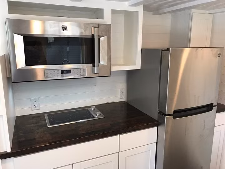 Phóng bếp đầy đủ dụng cụ cần thiết.