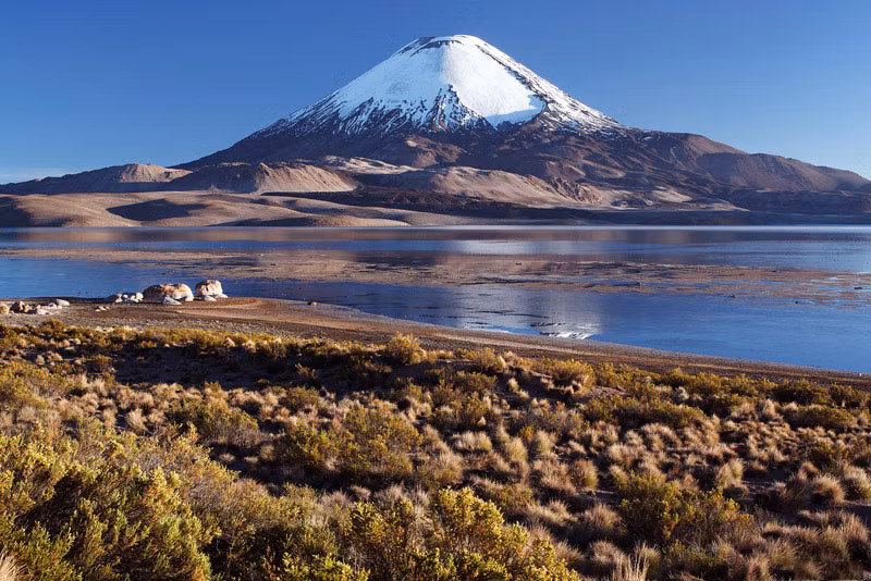 1. Chile. Quốc gia nằm tại khu vực Nam Mỹ, có dải bờ biển dài và hẹp xen vào giữa dãy núi Andes và biển Thái Bình Dương. Hiện nay, Chile trở thành một trong những quốc gia ổn định và thịnh vượng nhất Nam Mỹ.