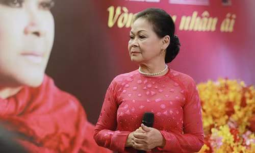 Khanh Ly: "Trao luu bolero chang khac nao thoi trang"