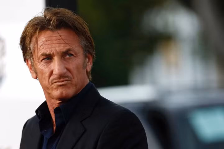 Sean Penn từng nhiều lần bị tố cáo vì hành vi bạo lực của mình, có lần anh đã đánh một paparazzi tại ban công khách sạn. Với vợ mình cũng không ngoại lệ. Năm 1989, cuộc hôn nhân của anh với Madonna đổ vỡ, anh đã đột nhập vào nhà Madonna để bắt cô, Madonna đã cố gắng thoát khỏi nhà nhưng không thành công, Sean Penn đã buộc cô vào ghế và giữ cô suốt 9 tiếng.