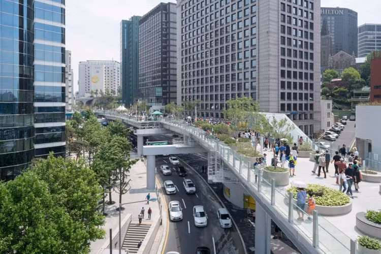 Ngo ngang vuon dep nhu co tich tren cau vuot o Seoul-Hinh-2