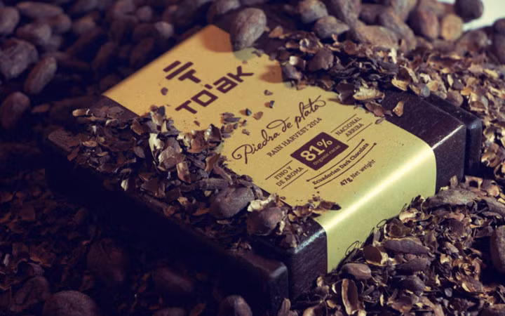 Chocolate To’ak: Một cựu nhân viên ngân hàng đầu tư phố Wall sống tại Ecuador đã tạo ra loại chocolate To’ak nổi tiếng. Chocolate To’ak có chứa 81% ca cao nguyên chất. Loại Chocolate này có giá 9 USD/gram. (Ảnh: Zing)
