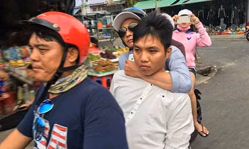 Cô gái bị bạn trai mới quen “cuỗm” xe máy khi gặp mặt Co gai bi ban trai moi quen “cuom” xe may khi gap mat