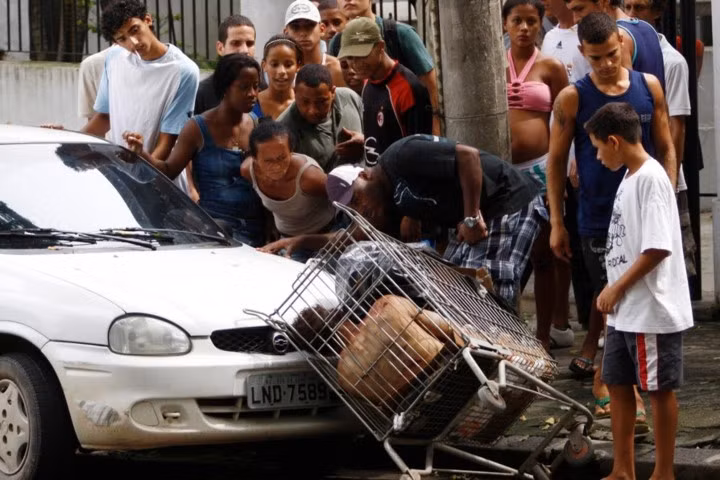 Rio de Janeiro, Brazil là thủ đô ma túy của thế giới. Từ lâu nơi đây đã được coi là một trong những thành phố nguy hiểm nhất trên thế giới. Hơn 30 người chết mỗi tuần chỉ vì những tội ác bạo lực.