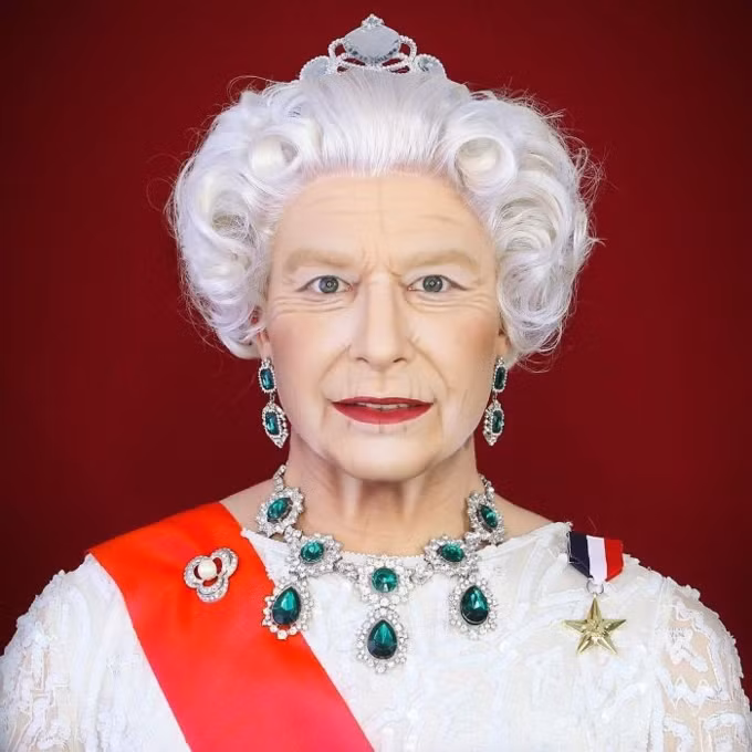 Elliot đã giúp hình ảnh của Nữ hoàng Elizabeth II trẻ ra vài tuổi.