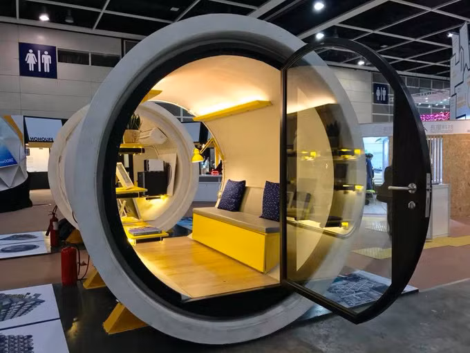 Tổng diện tích của căn hộ là 9,3 m2 bao gồm đầy đủ phòng khách, phòng ngủ, bàn làm việc, phòng tắm và cả nơi lưu trữ đồ đạc.