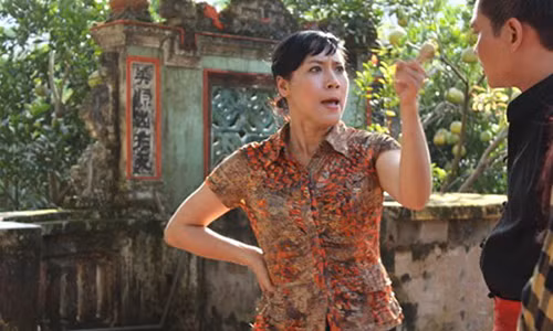 Doi tu song gio cua ba hang xom "Song chung voi me chong"