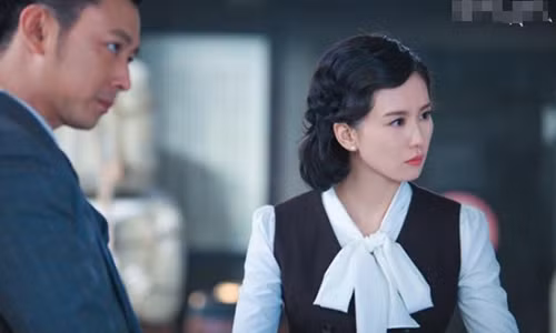 Mời bạn đến ăn tân gia, sợ bẽ mặt, chồng giới thiệu vợ là người ở Moi ban den an tan gia, so be mat, chong gioi thieu vo la nguoi o