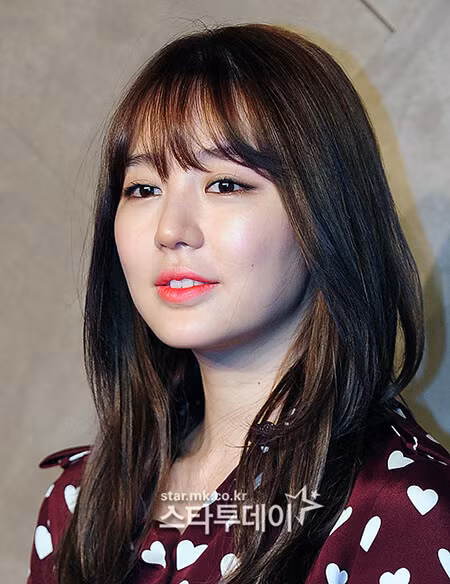 Dù vắng bóng trong showbiz Hàn 2 năm trở lại đây nhưng Yoon Eun Hye vẫn rất xinh đẹp.