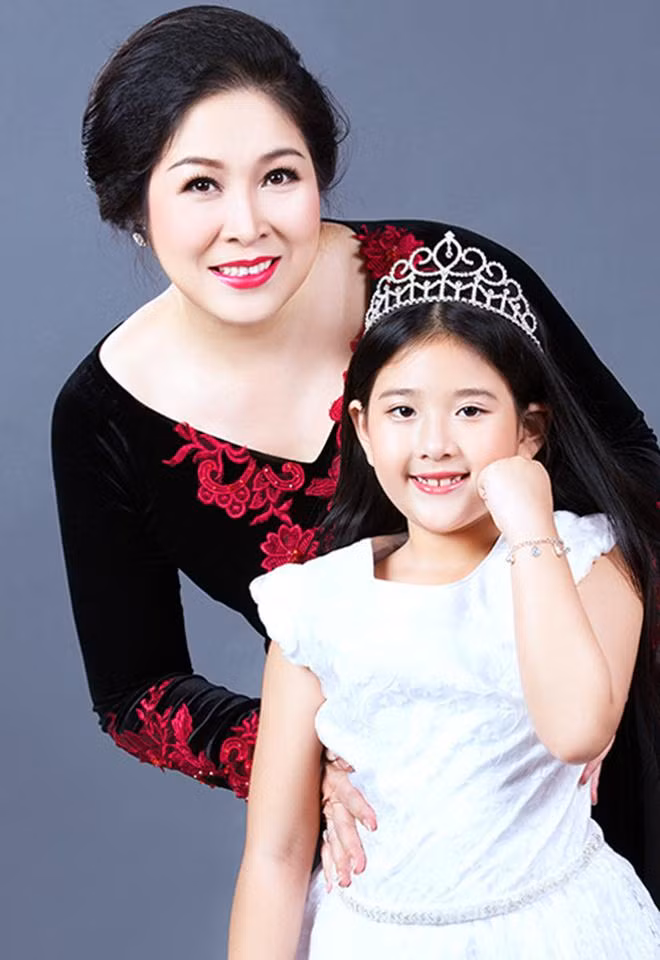 Con gái xinh đẹp, tài năng của Hồng Vân sẽ kết hôn cùng bạn trai - Hình 8 Con gai xinh dep, tai nang cua Hong Van se ket hon cung ban trai-Hinh-8