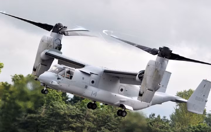 V-22 Osprey – 72,1 triệu USD: Với thiết kế độc đáo, một trong những chiếc xe quân sự đắt nhất thế giới V-22 Osprey vừa có thể cất cánh thẳng đứng như trực thăng, lại vừa có thể lao đi như máy bay phản lực