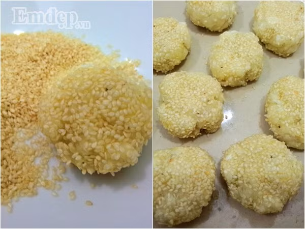 Bước 5: Lăn bánh đã nặn qua đĩa vừng, cho vừng bám đều lên mặt bánh.