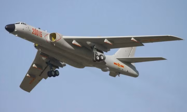 Xian H-6 là máy bay ném bom chiến lược tầm xa của Không quân Trung Quốc được phát triển từ chiếc Tupolev Tu-16 của Nga. Ảnh: Không quân Trung Quốc
