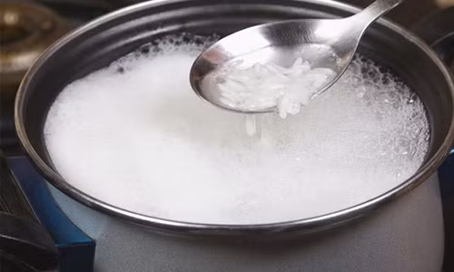 Mỗi ngày uống nước cơm điều thần kỳ gì sẽ đến với bạn? Moi ngay uong nuoc com dieu than ky gi se den voi ban?