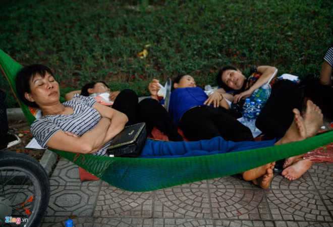 Lua 9X cuoi cung di thi, nho canh phu huynh va vat giua nang gat-Hinh-2