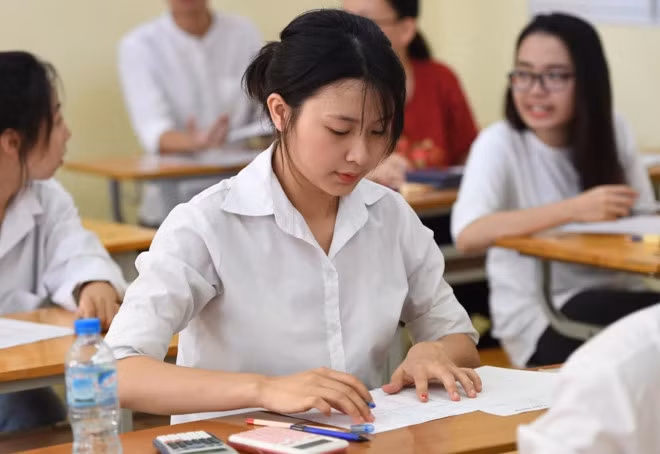 Lua 9X cuoi cung di thi, nho canh phu huynh va vat giua nang gat