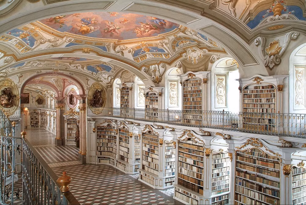  Thư viện Admont Abbey, Admont, Áo: Thư viện được xây dựng theo kiến trúc Baroque, chứa những bộ sưu tập khoa học lâu đời. Không chỉ ấn tượng trong kiến trúc, thư viện lộng lẫy Admont Abbey còn khiến nhiều người mê mẩn khi nằm trong vùng danh lam thắng cảnh tuyệt đẹp.
