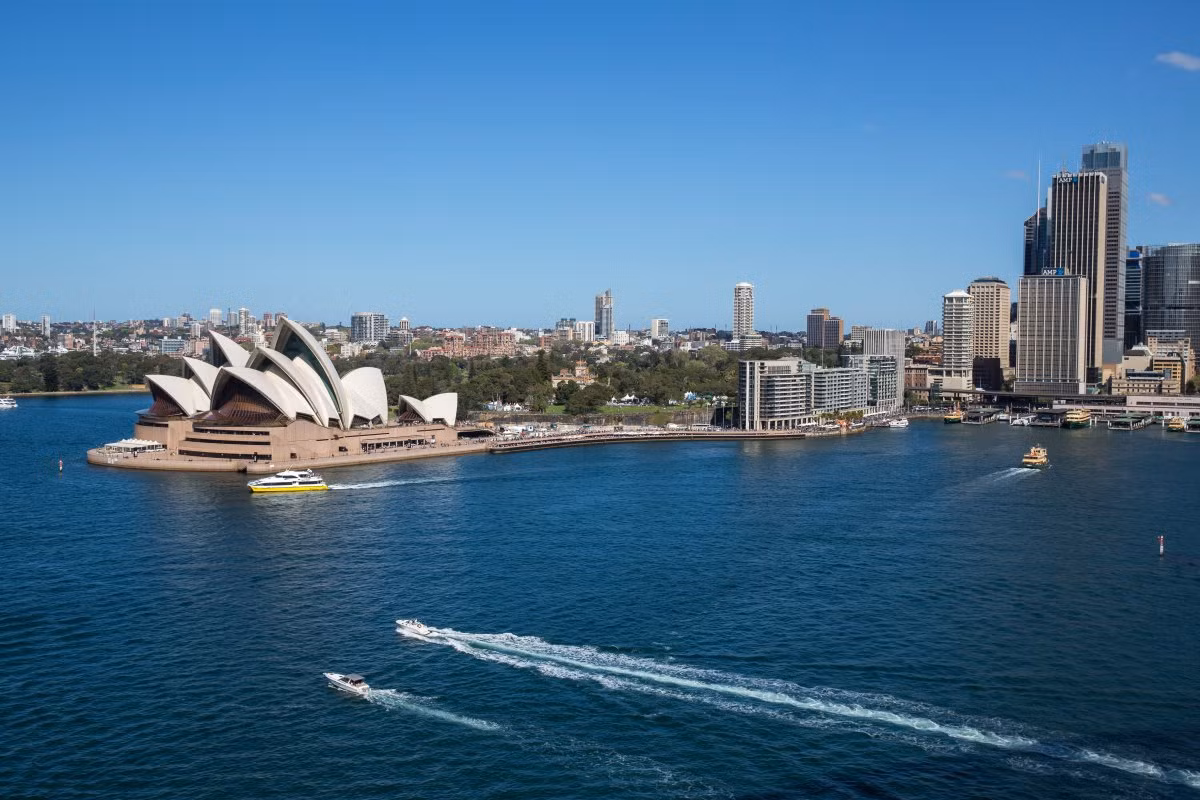 13. Sydney, Úc Vào năm 2016, Sydney cho thấy tốc độ cải thiện nhanh nhất ở hoạt động môi trường trong năm năm qua, bằng với Melbourne. Nỗ lực đó đã giúp thành phố trở thành dẫn đầu toàn cầu trong lĩnh vực này, cũng như trong chất lượng bộ máy quan chức.