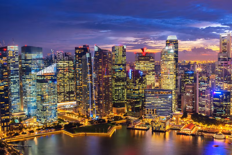 11. Singapore Đất nước nhỏ bé này dẫn đầu trên thước đo đánh giá chất lượng của bộ máy quan chức, một phần là do so với các thành phố châu Á khác, các viên chức chính phủ được trả lương cao, và một phần là do việc lạm dụng quyền lực rất khó được khoan dung.